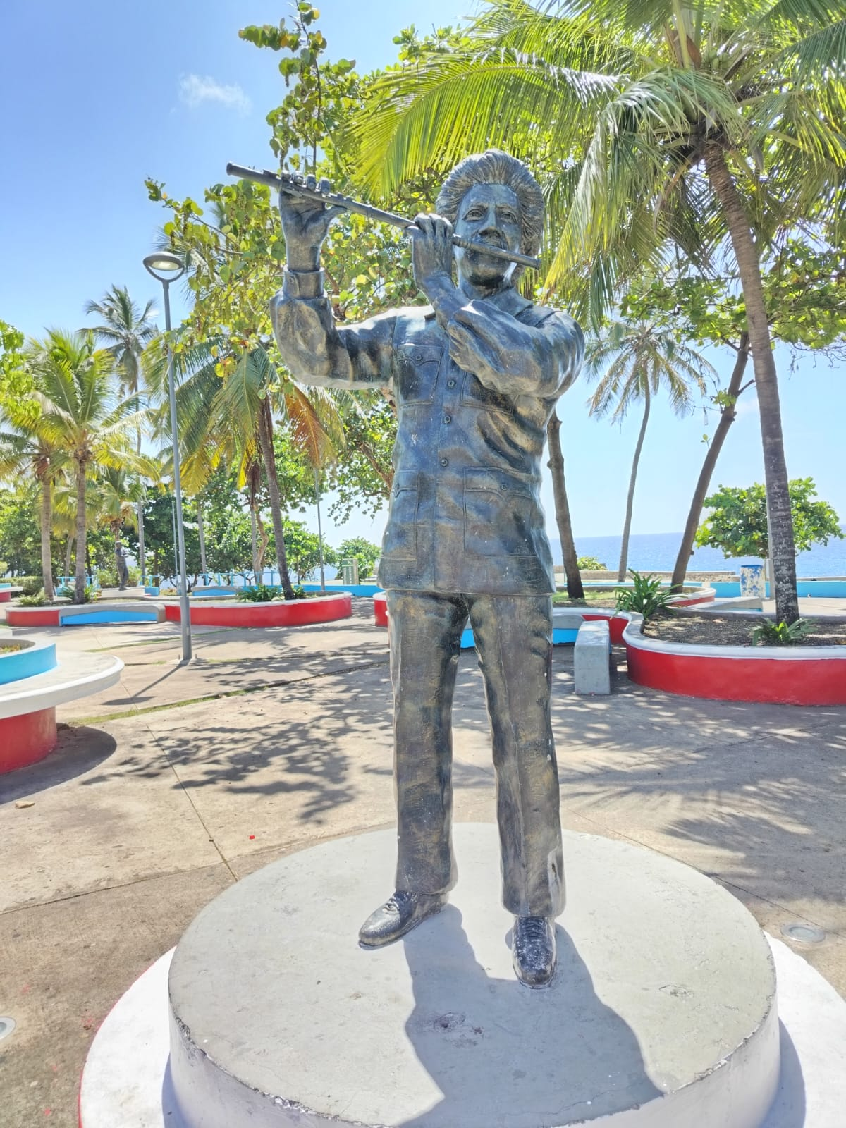 De la Fama a la Eternidad: La impresionante estatua que rinde tributo a Johnny Pacheco en República Dominicana