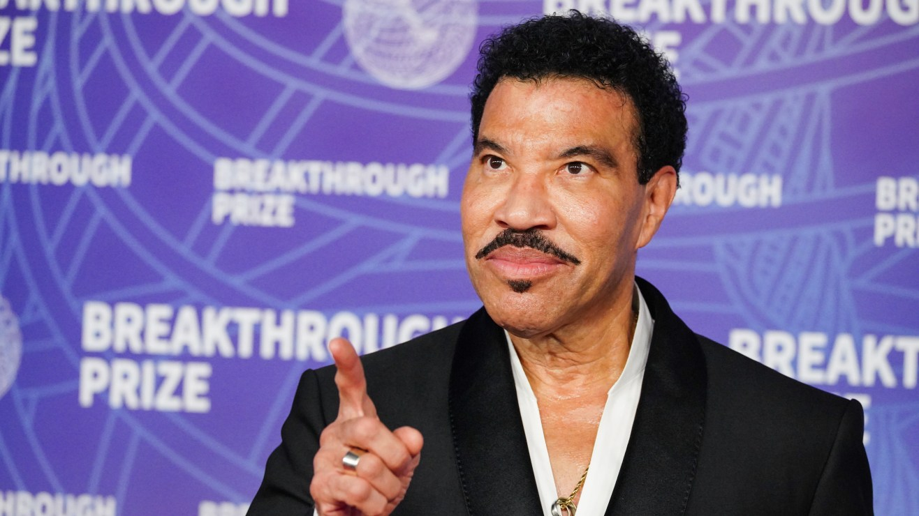 Lionel Richie fue sometido a una intervención cardíaca y se tomará una pausa de su gira